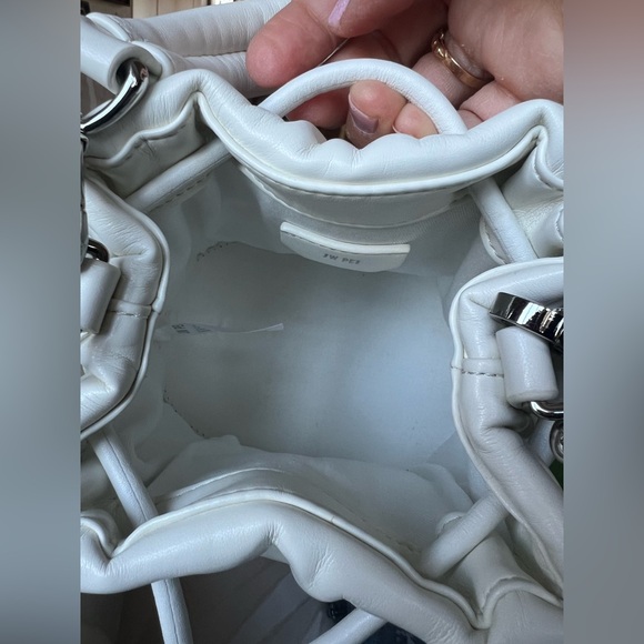 NEW JW PEI YULIA FAUX LEATHER BUCKET COLOR IVORY. Two straps removables - Picture 11 of 15